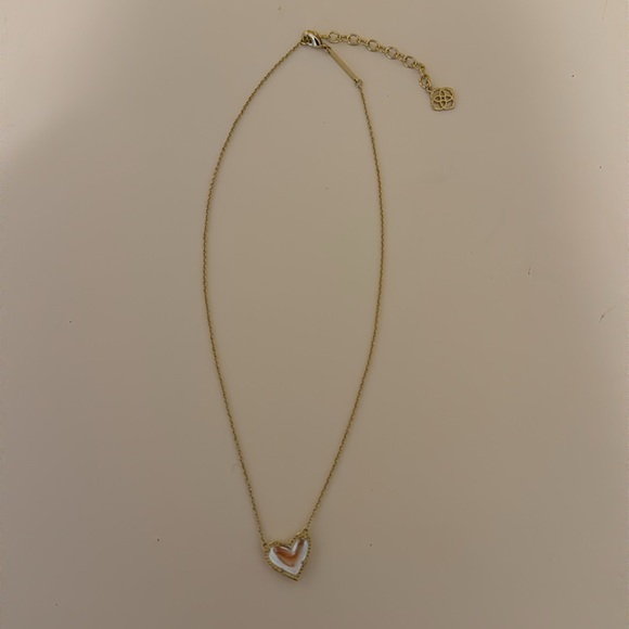 Kendra Scott Ari Heart Necklace in Dichroic Glass - Picture 5 of 8